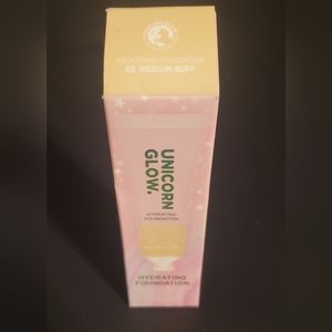 **3PACK** Unicorn Glow Hydrating Foundation- #05 Medium Buff